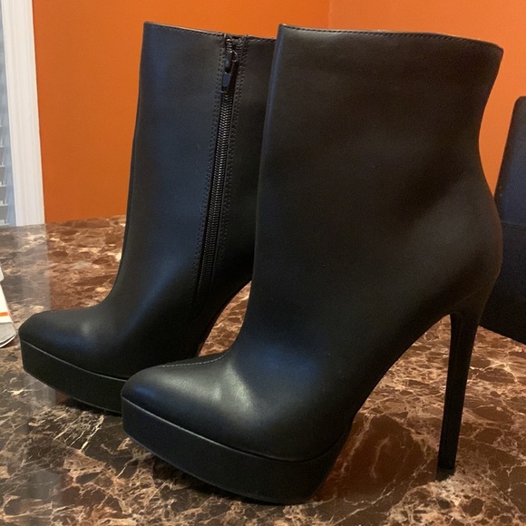 Black booties - Picture 3 of 3